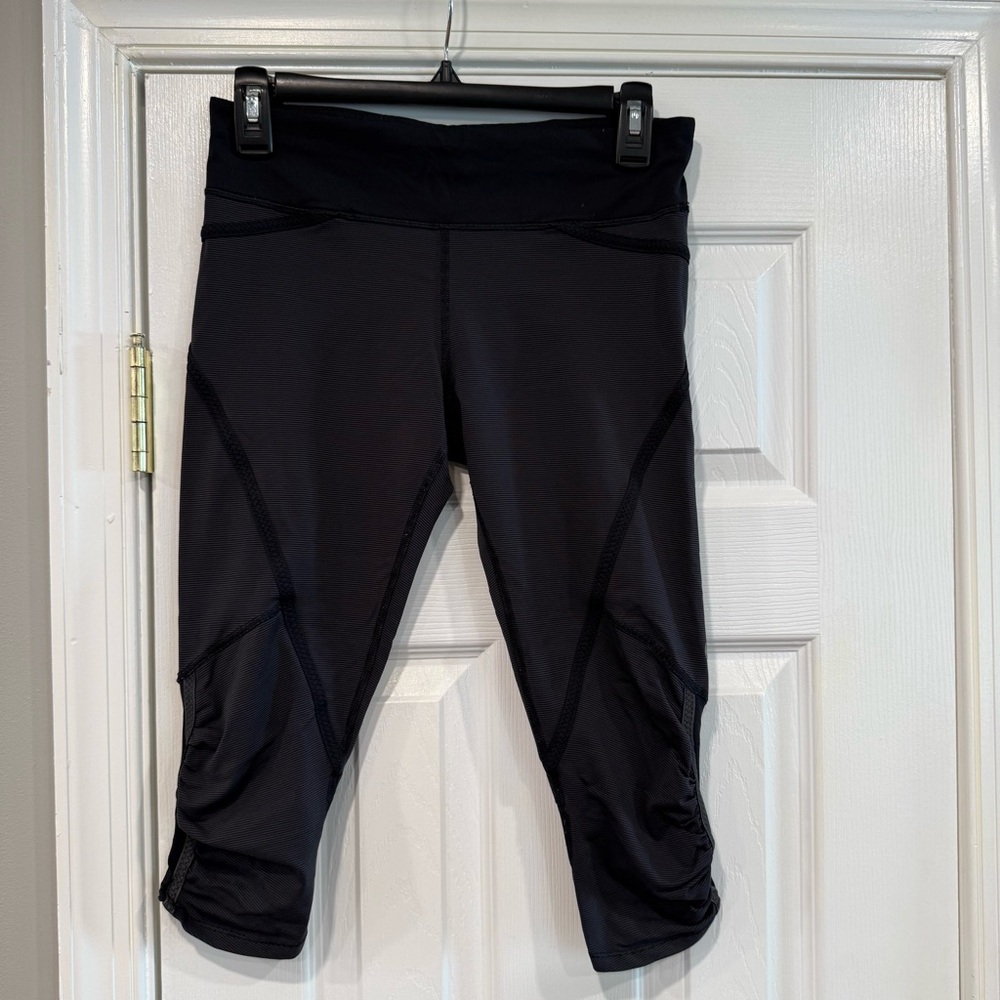 Lululemon Run Pace Crop Wee Stripe Black / Black Womens Size 6